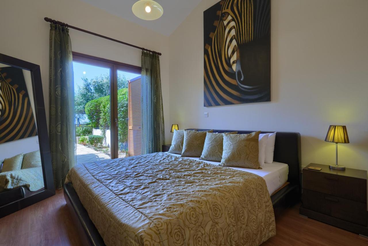 3 Bedroom Villa Madelini With Private Pool, Aphrodite Hills Resort Kouklia Exteriér fotografie